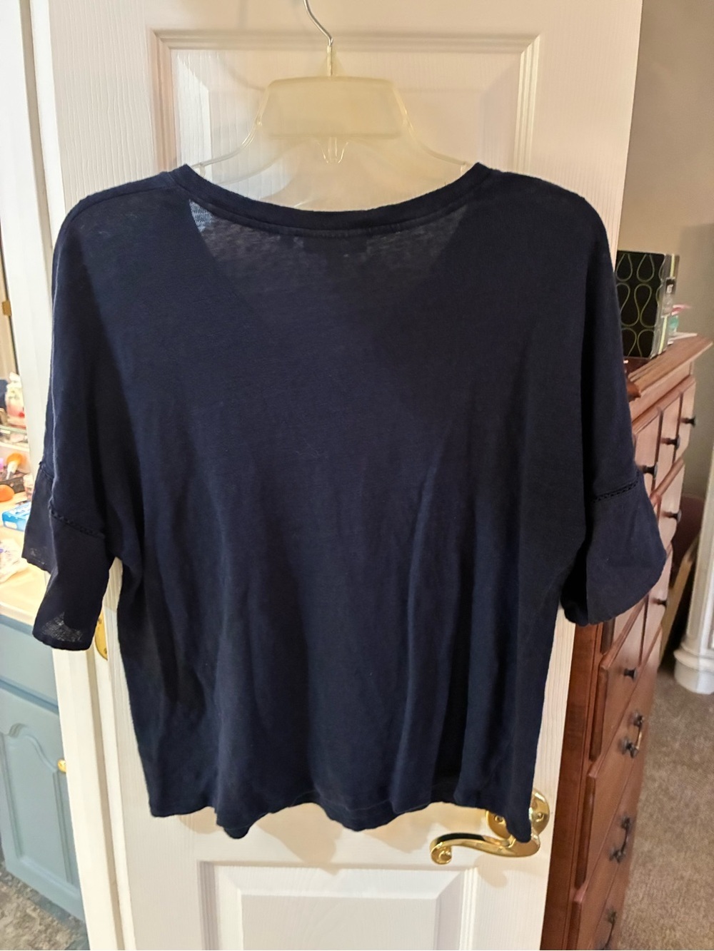 Chicos Linen Navy  White Leaf Print V-Neck Flutter Sleeve Top SZ 1/M - Picture 4 of 5